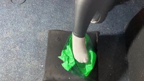 98kg Bigbootylucy Stomp Popped 4 Mini Beachballs and 35cm Bb! 2 Cams - Slow-mo