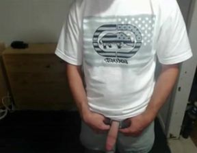 Nerdy Twink Cums on Cam