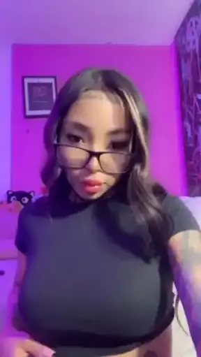 tits free?