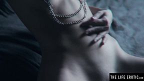 Watch extraordinary milady's dirt