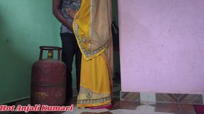 Desi Hindi Clear Voice Delivery Boy Fucked His Pussy in Exchange