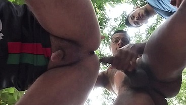 Dando pra um pauzudo na trilha quando apareceu mais dois. Acabei ganhando leite de todos.