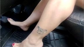 Sienna barefoot plays with the clutch, going back and forth