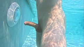 Underwater sex in the pool