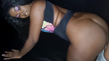 peguei a striper na festa de swing e a camisinha estourou