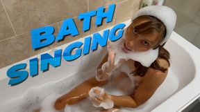 Singing in the bath (4K)