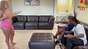 veronica cruz the squirting pie girl gets bbc threesome