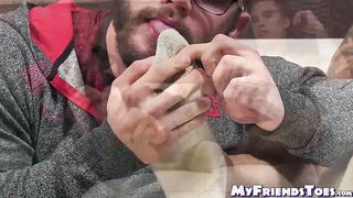 Tattooed hunk receives feet licking while masturbating