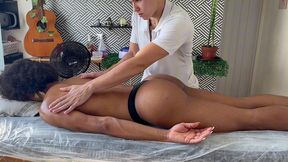travesti dotada comendo o massagista no pelo sem camisinha