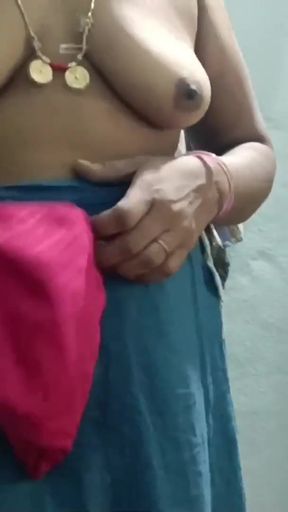 Desi Village wife sare vering showing   Clip 1
