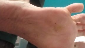 Work Stall Sock Removal – Bare Sole Reveal & Close-Up Toe Movement