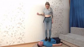 19 yo chick in blue jeans and dirty Balenciaga shoes presses sissy boy, vf2498h 720p