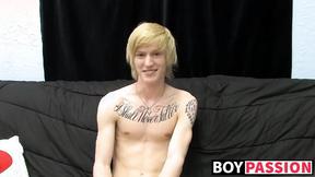 ”Kinky inked twink Dustin jerking off in passionate solo”