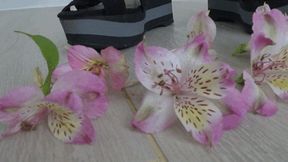 Crushed flowers with platform sandals c