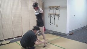 Split-leg standing suspension training