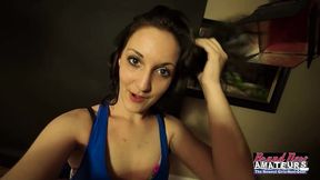 vicky vibes & warms her pussy up before eating a lot of cum!