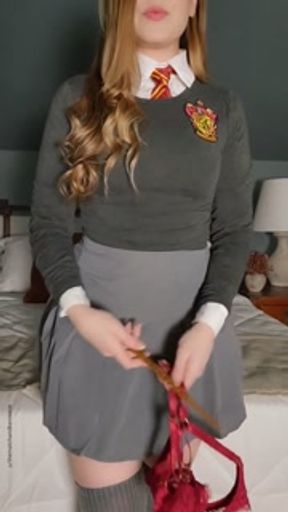 Hermione Granger (Harry Potter) shows her naughty side