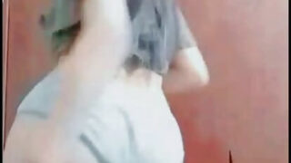 فتاة عربية هاوية صغيرة تبلغ من العمر 18 عامًا تخون زوجها بمؤخرتها المشدودة