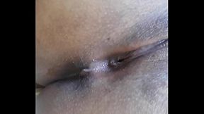 Novinha com a buceta melada