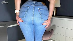 Mein Jeans Arsch in deinem Gesicht, du Jeansfotze! - My jeans clad ass in your face, my jeans slut! - mit Miss Adrastea