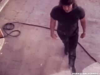 Pornstar Legend Ashlyn Gere Has A Quick Threeway With two Construction Males