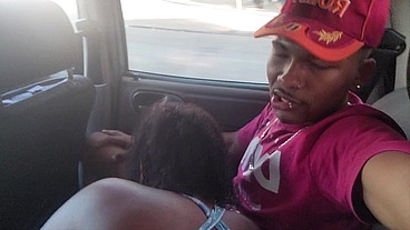Chamando uma Mulher Desconhecida Para Transar Dentro Do Carro Por Dinheiro