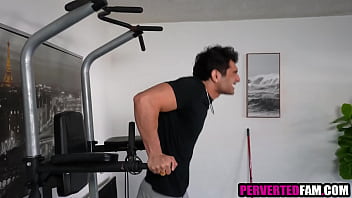 Stepsister goes down on stepbrother while they work out