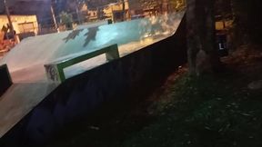 Novinha toda rosadinha trepando no pelo enquanto amigo p&otilde_e pra mamar