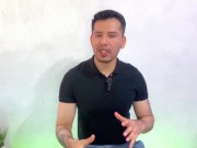 Joven twink dotado de 20cm penetra por primera vez al militar musculoso amigo de su padre. Relato