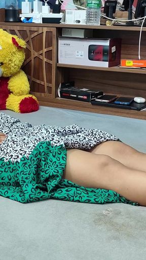 Malayali Wife Feet Massage Doing by Husband