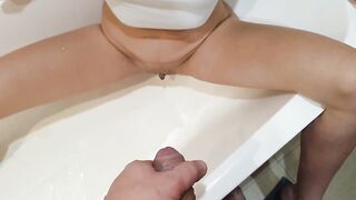 Peeing bimbo Amy receives Doms piss and starts to drain hers