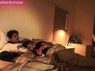 Complot con mi hermanastra para recibir una buena mamada antes de que nos descubran