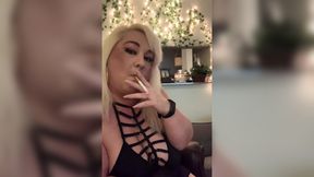 Stunning Size-18 Brunette BBW getting her smoke on solo