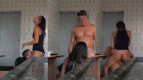 surpresa pro corninho: chamei meu amante pra me fuder e esperei o marido chegar pra ver sua hotwife dando pra outro!