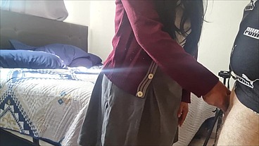 porno casero amateur con colegiala de escuela pública... la muy cachonda se saltó la escuela para irse a follar con su compañero Vol #1