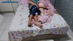 homem mas velho inventou mentiras para que mulher tivesse que dividir a cama!