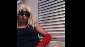 amateur shemale shows herself on camera