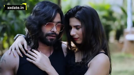 OUTDOOR THREESOME SEX IN SWIMING POOL_xhyQAWp