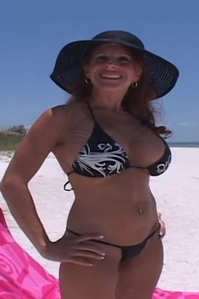 Big Tits and Hot Pussy Play From Stacked MILF Robyn