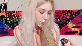 Stoner Girl Squirts To Porn