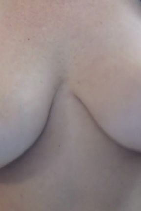 Impressive solo tit bounce flex