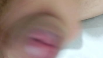 Novinho de pau dur&atilde_o batendo uma