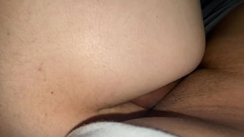 Me pide un masaje anal y yo se lo hago amateur