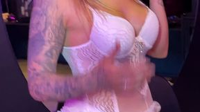 levei a loira mais gostosa da balada para o motel