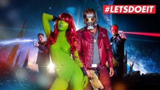عاهرة جامورا التنكرية تمارس الجنس في محاكاة ساخرة من فيلم Guardians of The Galaxy XXX