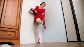Professional teacher sprained her leg MP4