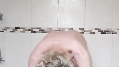 Amateur blond chap bends and flashes his ass while taking a shower