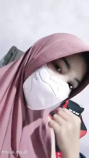 Hijab Girls Masturbate With Their Fingers