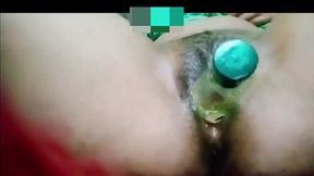 Desi Indian girl apne chut mein tell Kar Dabba gussa ke chut ka Pani nikala