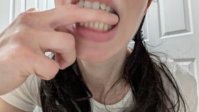 18-Year-Old Jenna Bite and Be Bitten fingers hands teeth marks